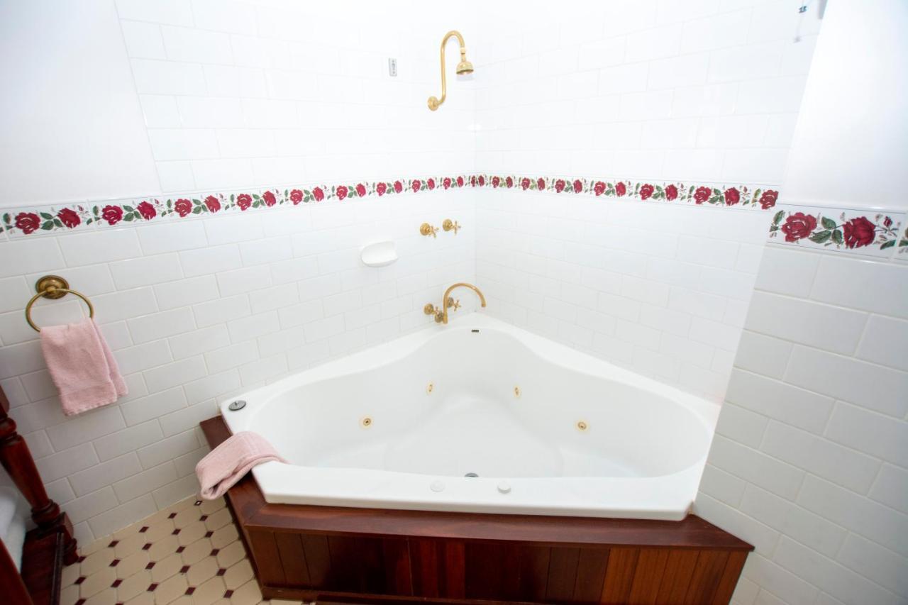 Rosebridge House Bed & Breakfast Adult Retreat Gooseberry Hill Eksteriør billede
